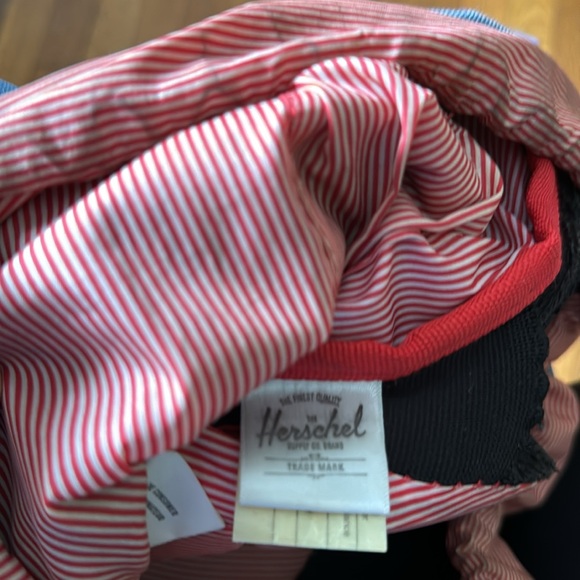 🎒Herschel Retreat blue backpack with striped lining and brown leather trim. - Picture 12 of 12